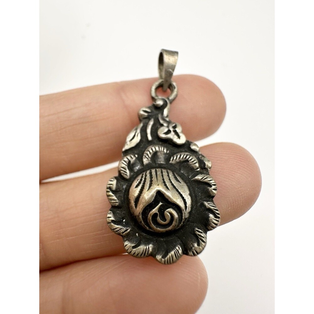 800 Silver Vintage Flower Oxidized Charm Pendant